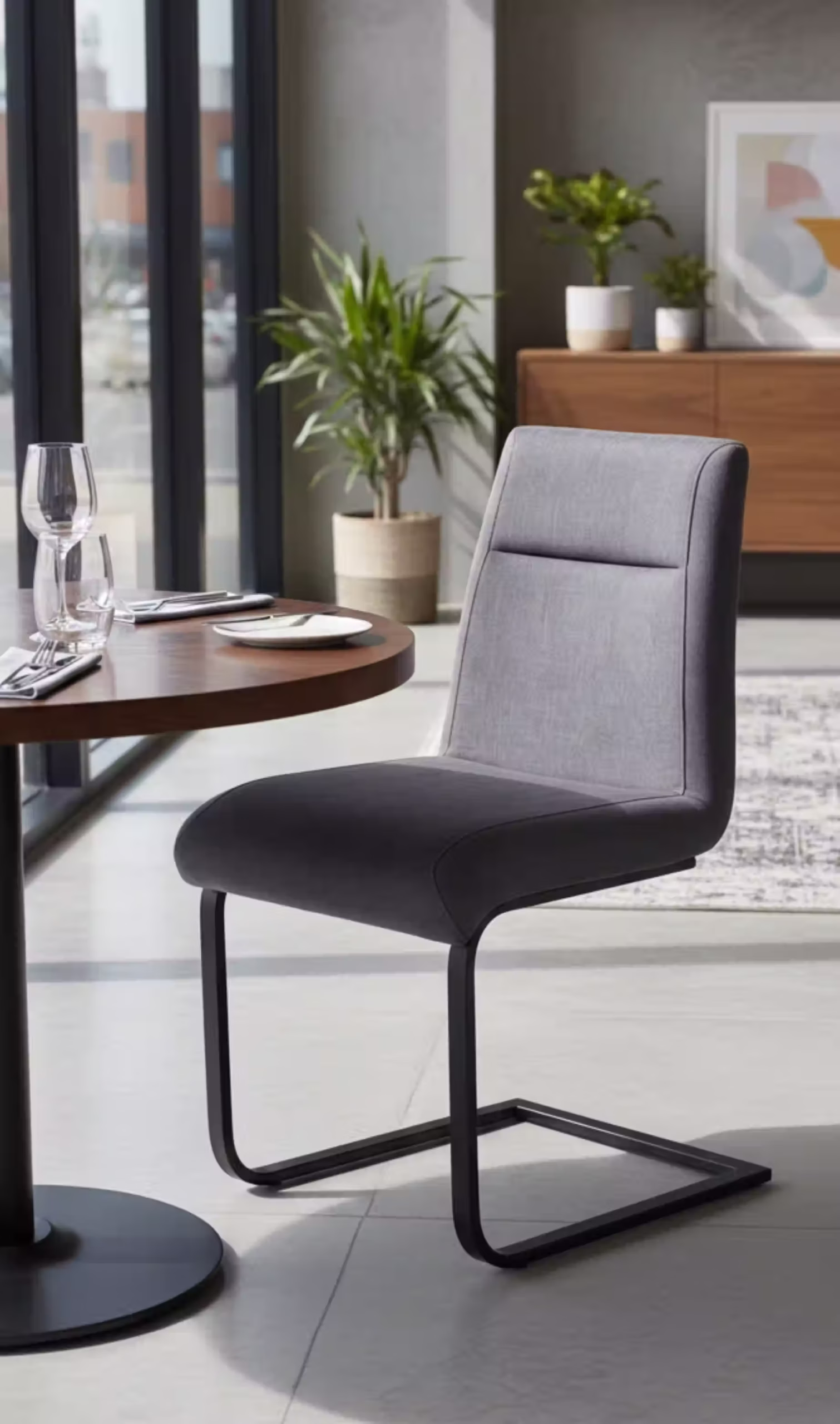 Stilvoller und variantenreicher Esszimmer-Stuhl – Bild 5